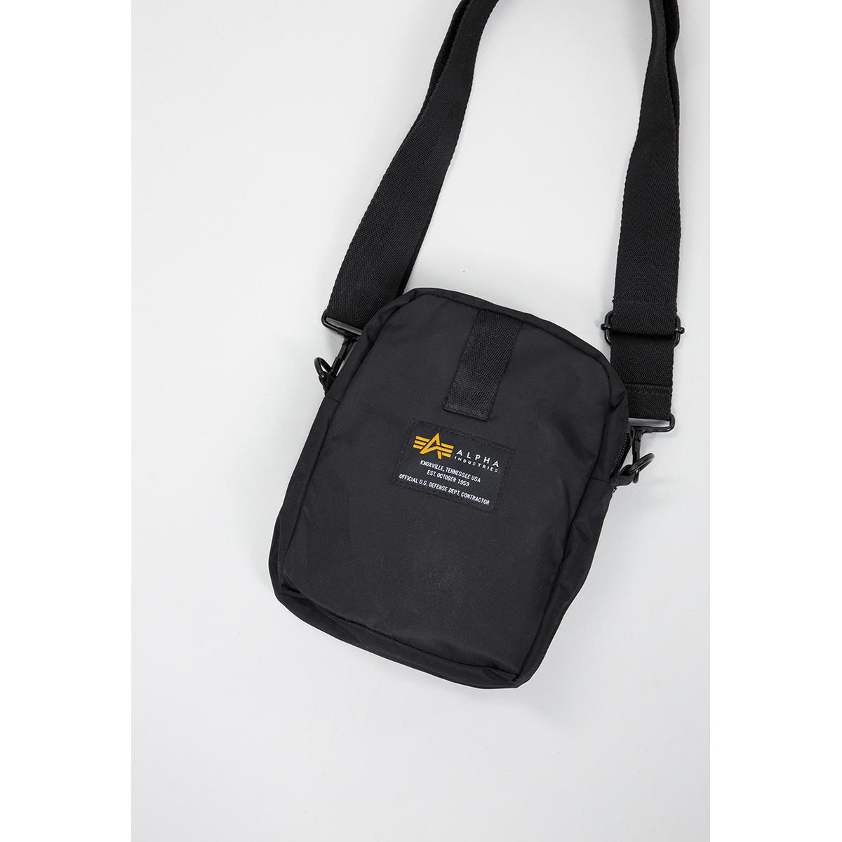 product/1/9/196924-03-alpha-industries-crew-carry-bag-bags-004.jpg