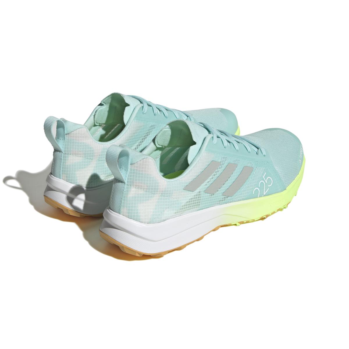 product/2/0/2025_09_adidas_if5002_7_footwear_photography_back_lateral_top_view_white.jpg
