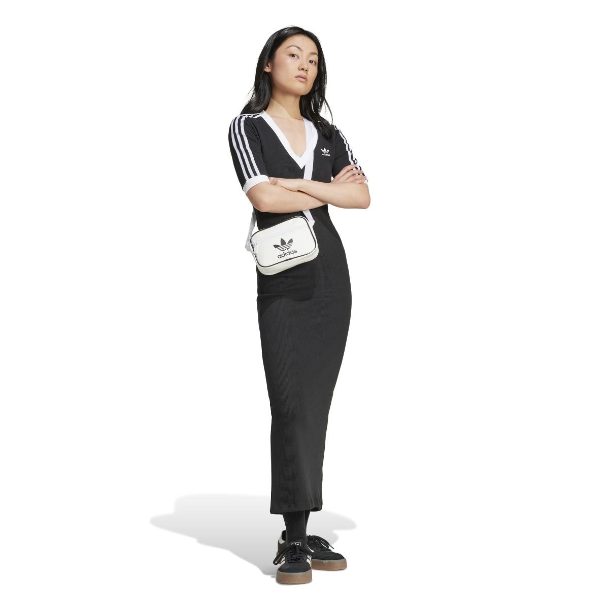 product/2/0/2025_09_adidas_ix6962_6_apparel_on_model_walking_view_white.jpg