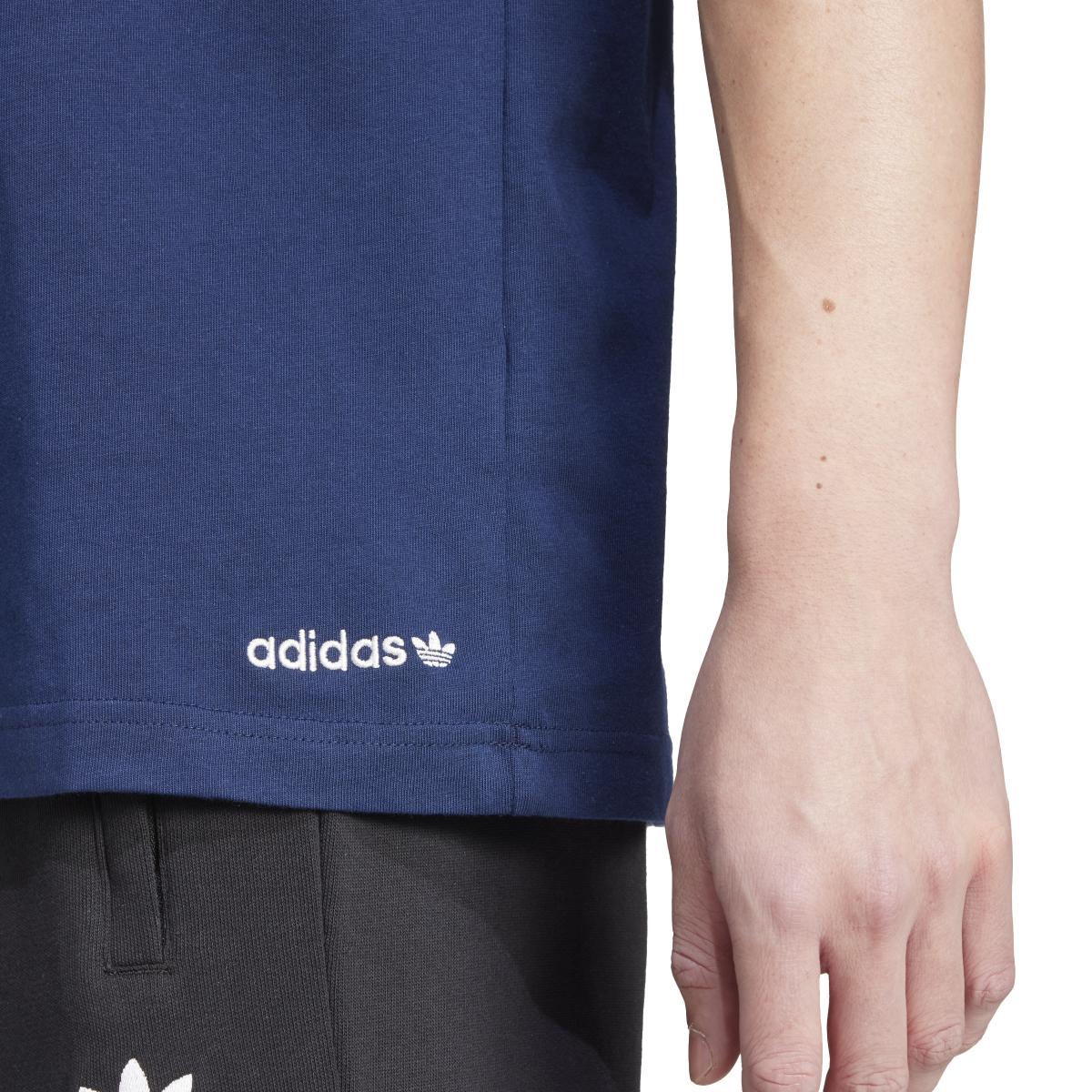 product/2/0/2025_09_adidas_ix9598_8_apparel_on_model_detail_view_2_white.jpg