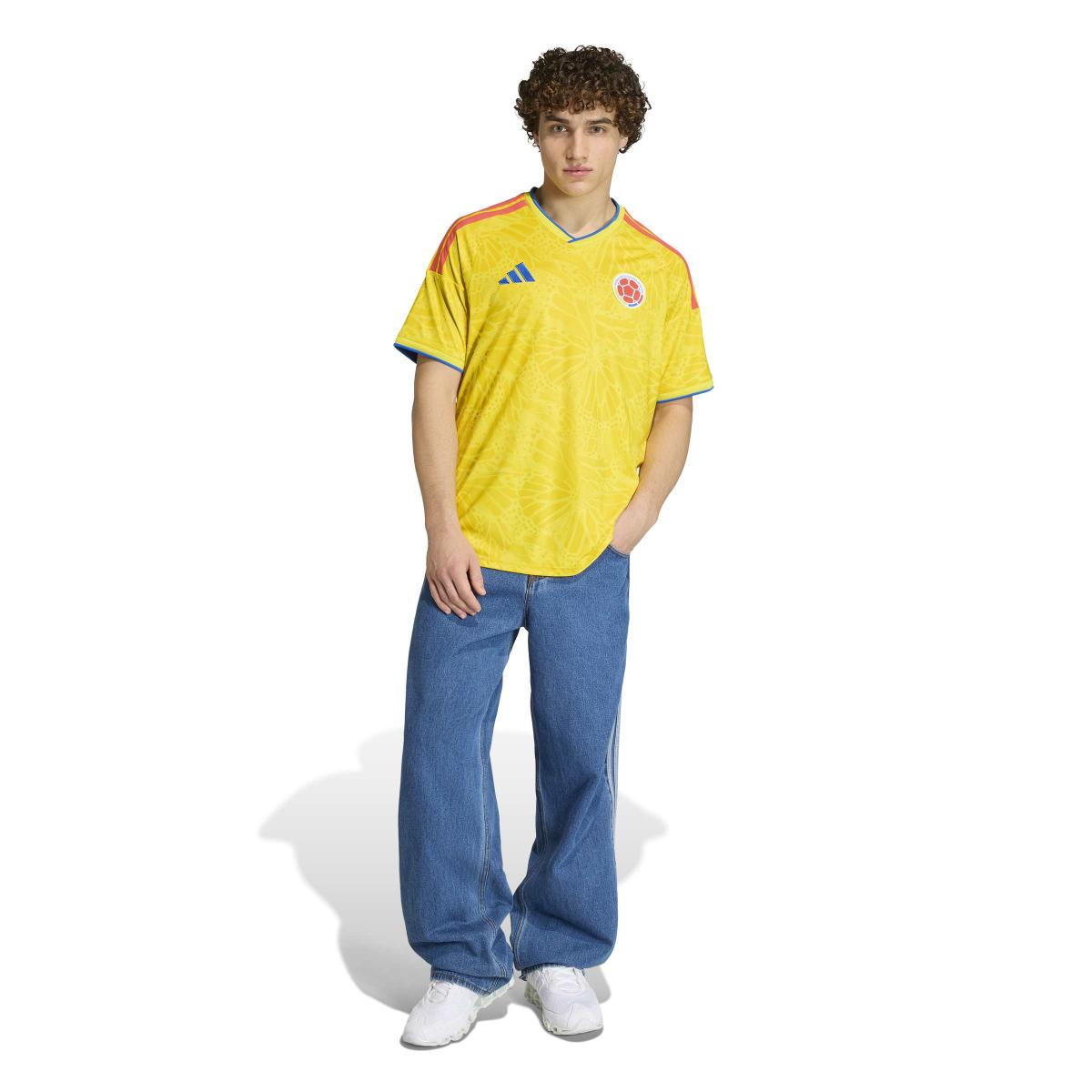 product/2/0/2025_11_12_adidas_jl6972_5_apparel_on_model_standard_outfit_view_white.jpg