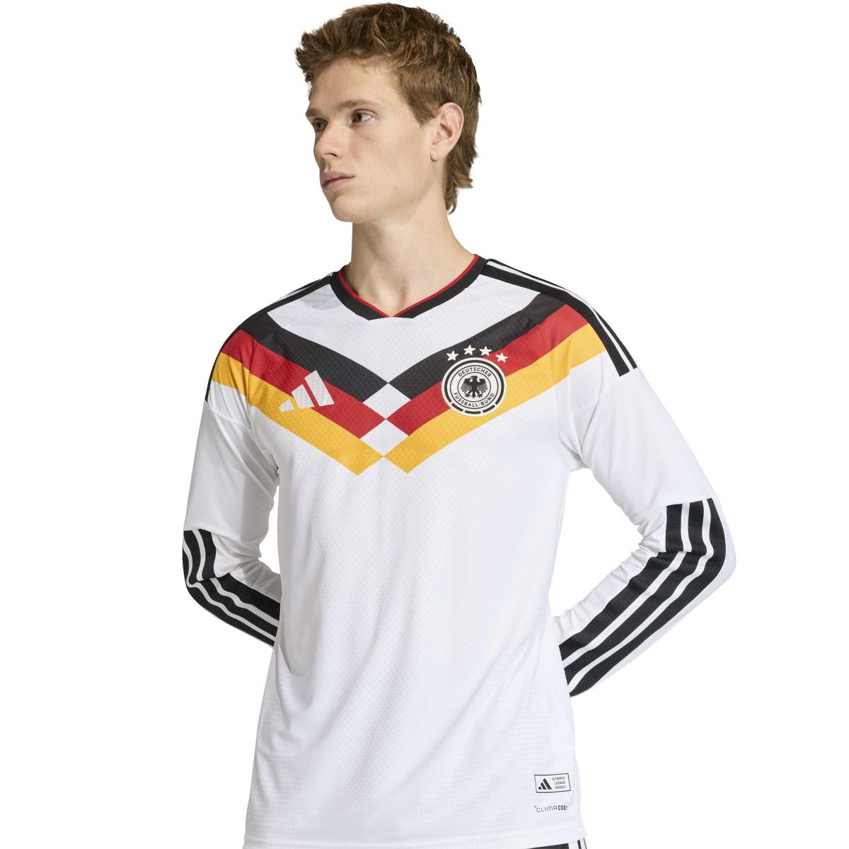 product/2/0/2025_11_12_adidas_jm1336_6_apparel_on_model_detail_view_1_white.jpg