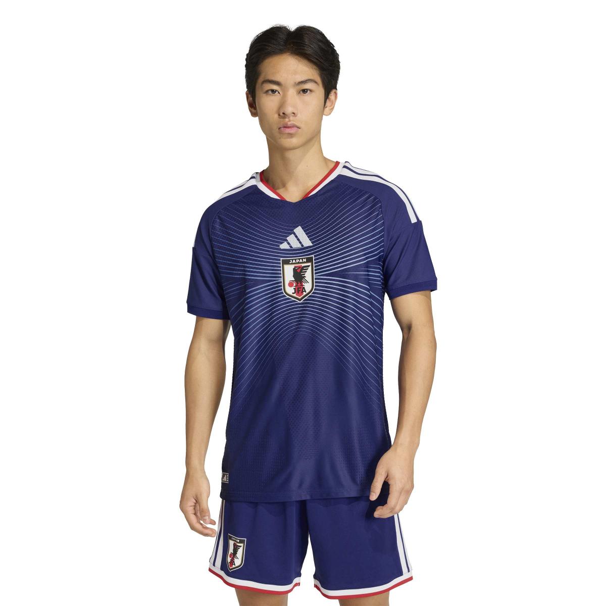 product/2/0/2025_11_12_adidas_jn1867_3_apparel_on_model_standard_view_white.jpg