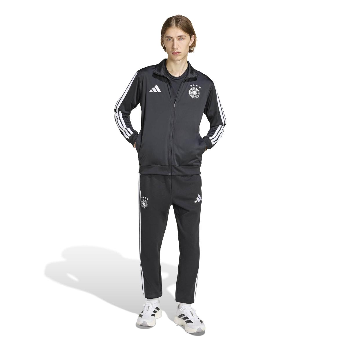 product/2/0/2025_11_12_adidas_jz9345_4_apparel_on_model_walking_view_white.jpg