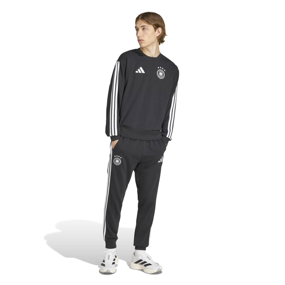 product/2/0/2025_11_12_adidas_jz9348_5_apparel_on_model_walking_view_white.jpg