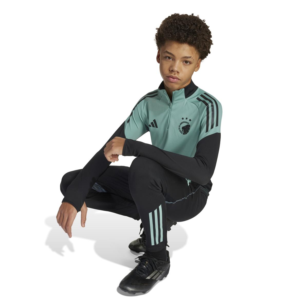 product/2/0/2025_adidas_jl6321_5_apparel_on_model_detail_view_1_white.jpg