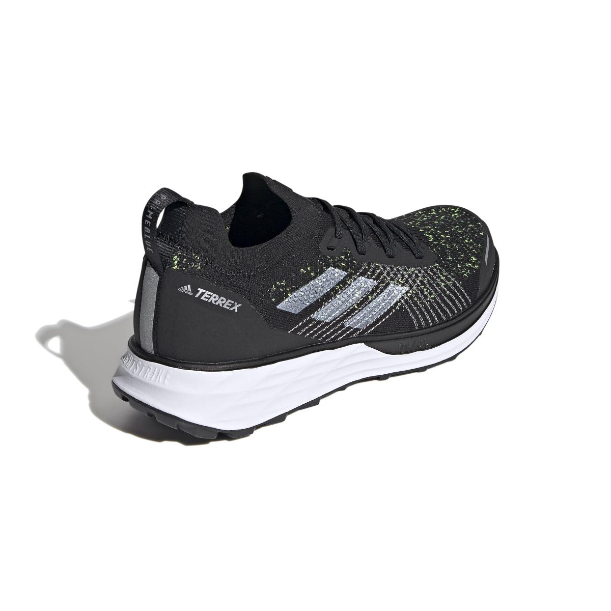 product/a/d/adidas_fy0652_7_footwear_photography_back_lateral_top_view_white_000.jpg