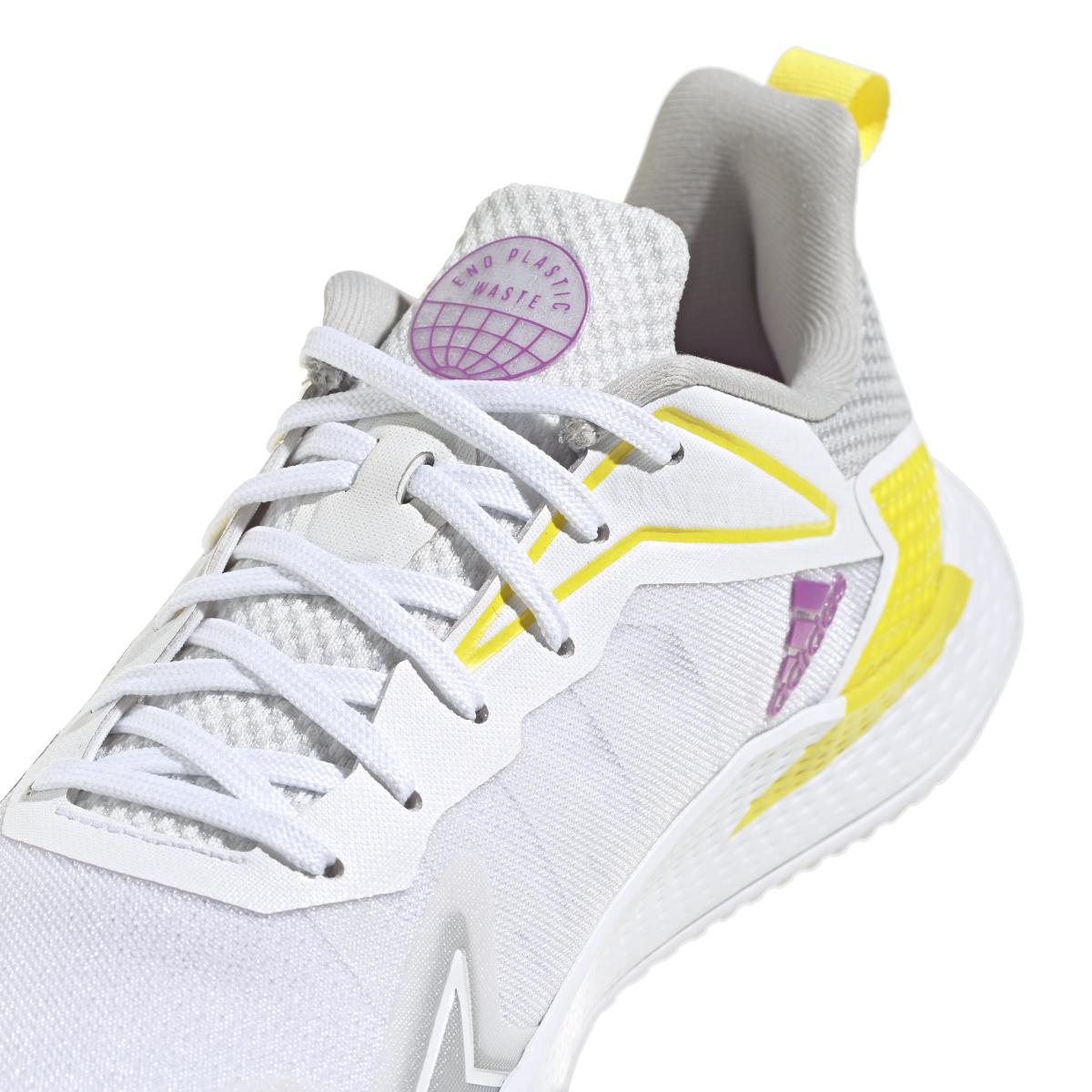 product/a/d/adidas_gv9530_9_footwear_photography_detail_view_2_white_000.jpg