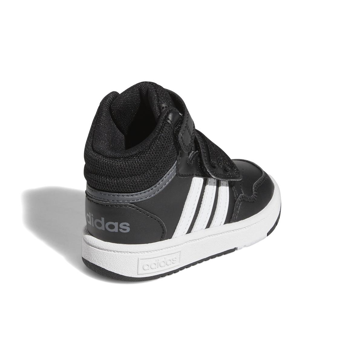 product/a/d/adidas_gw0408_7_footwear_photography_back_lateral_top_view_white.jpg