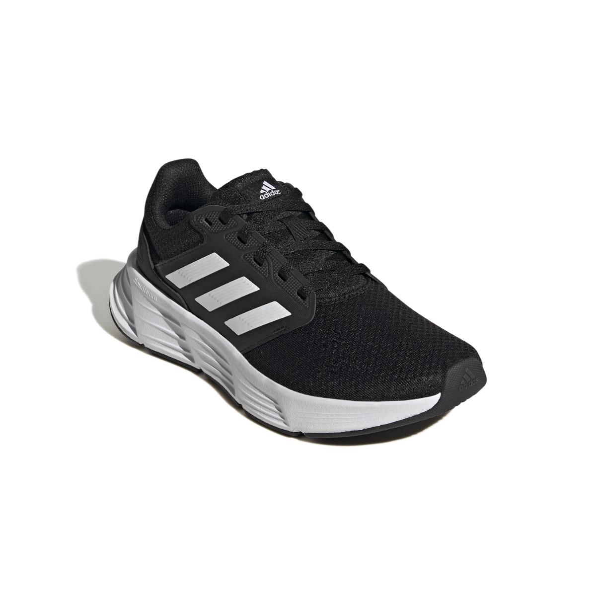 product/a/d/adidas_gw3847_6_footwear_photography_front_lateral_top_view_white_000.jpg
