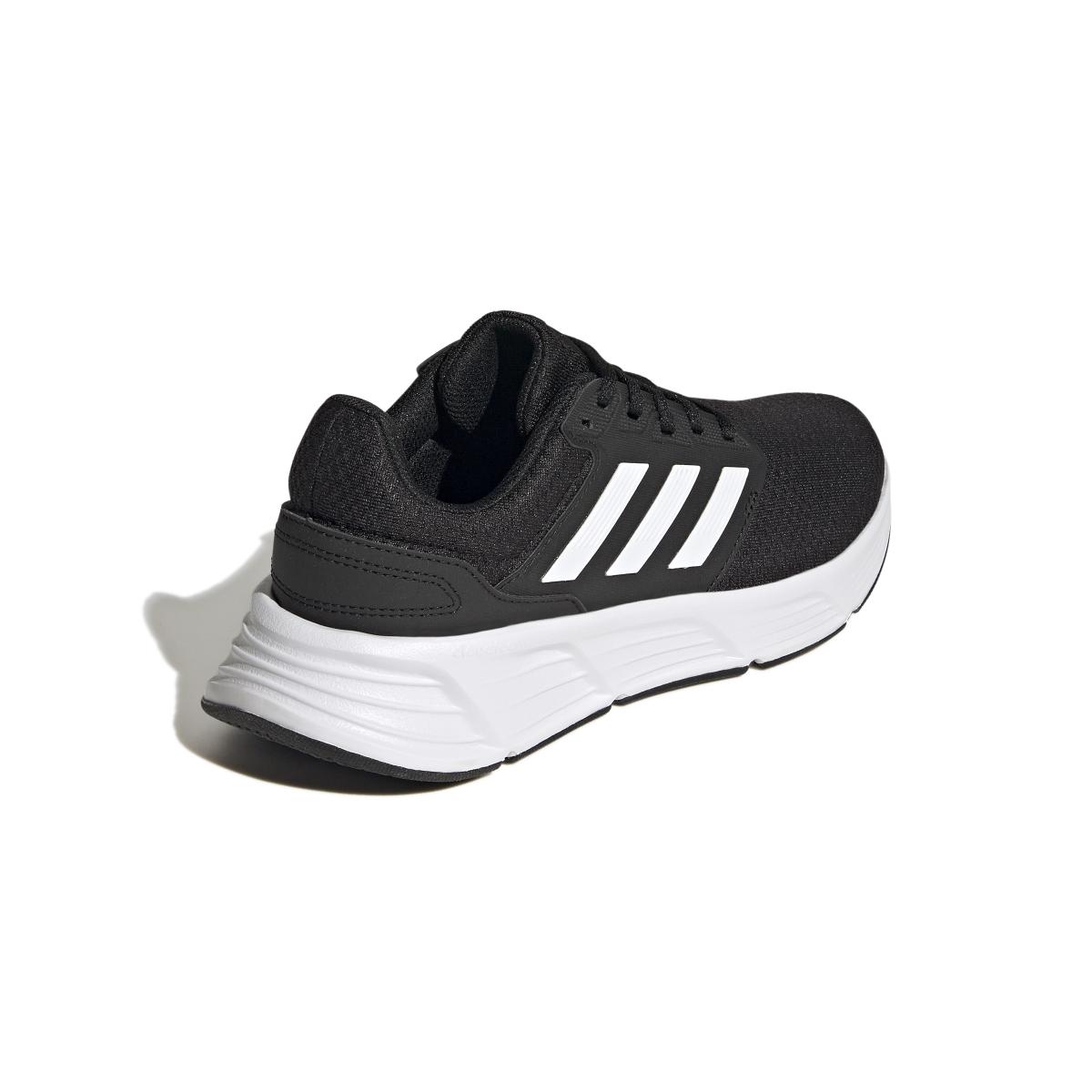 product/a/d/adidas_gw3847_7_footwear_photography_back_lateral_top_view_white_000.jpg