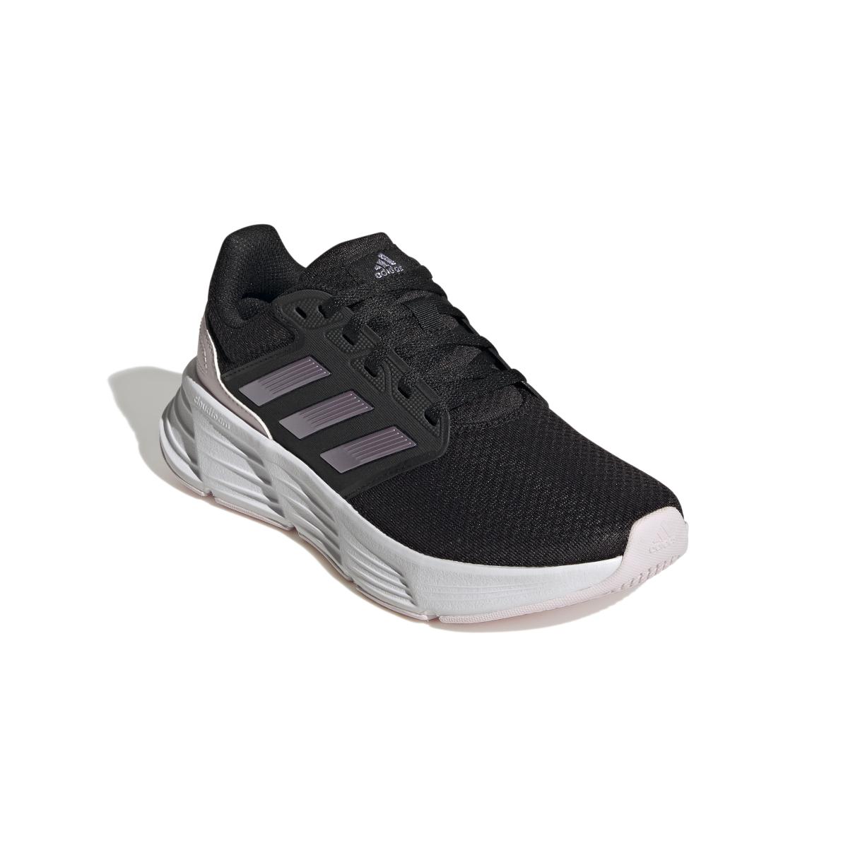 product/a/d/adidas_gw4132_6_footwear_photography_front_lateral_top_view_white_000.jpg