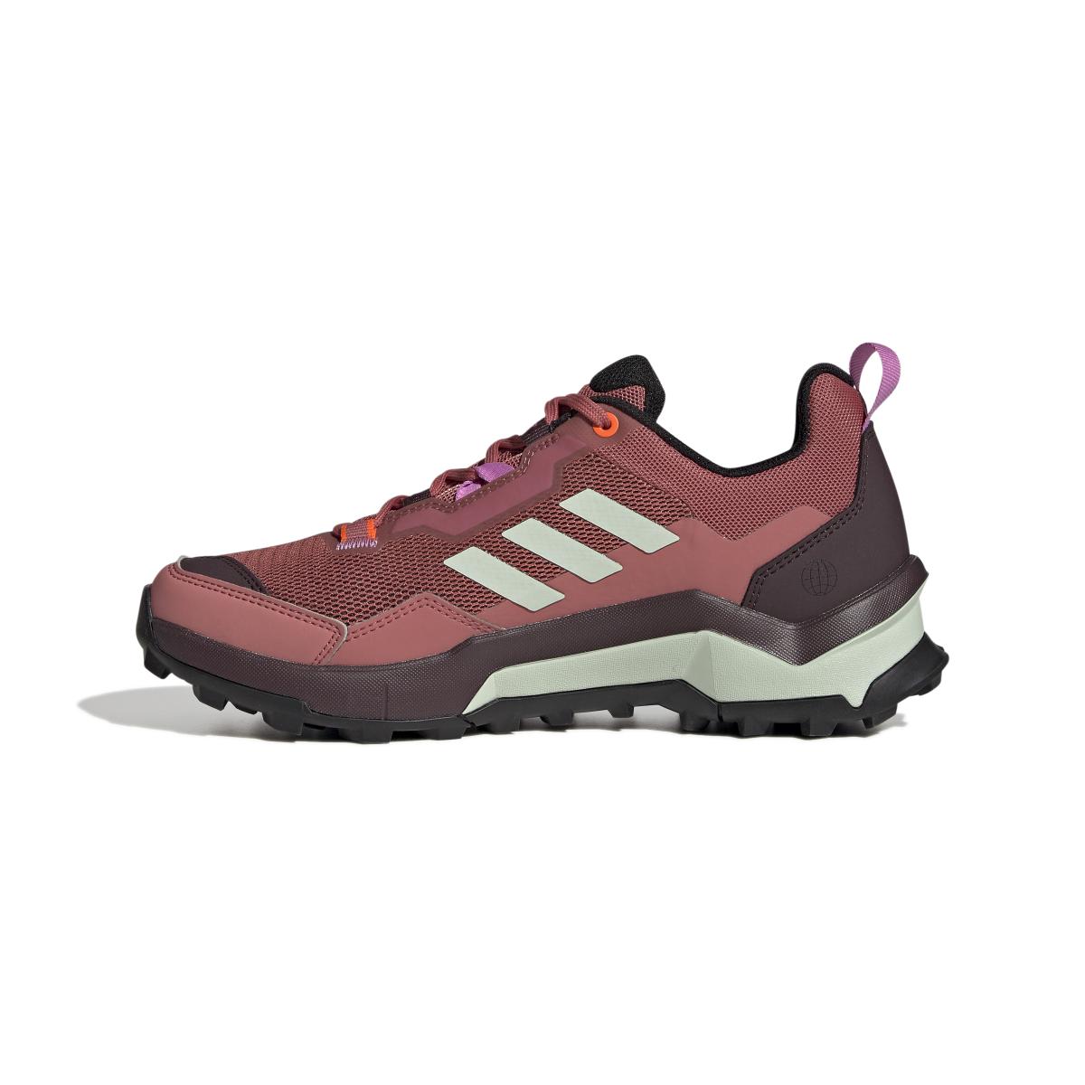 product/a/d/adidas_gy8621_5_footwear_photography_side_medial_center_view_white_000.jpg