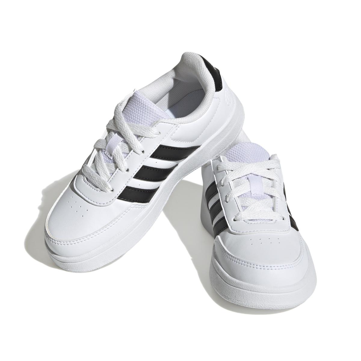 product/a/d/adidas_hp8956_6_footwear_photography_front_lateral_top_view_white-nw052424.jpg
