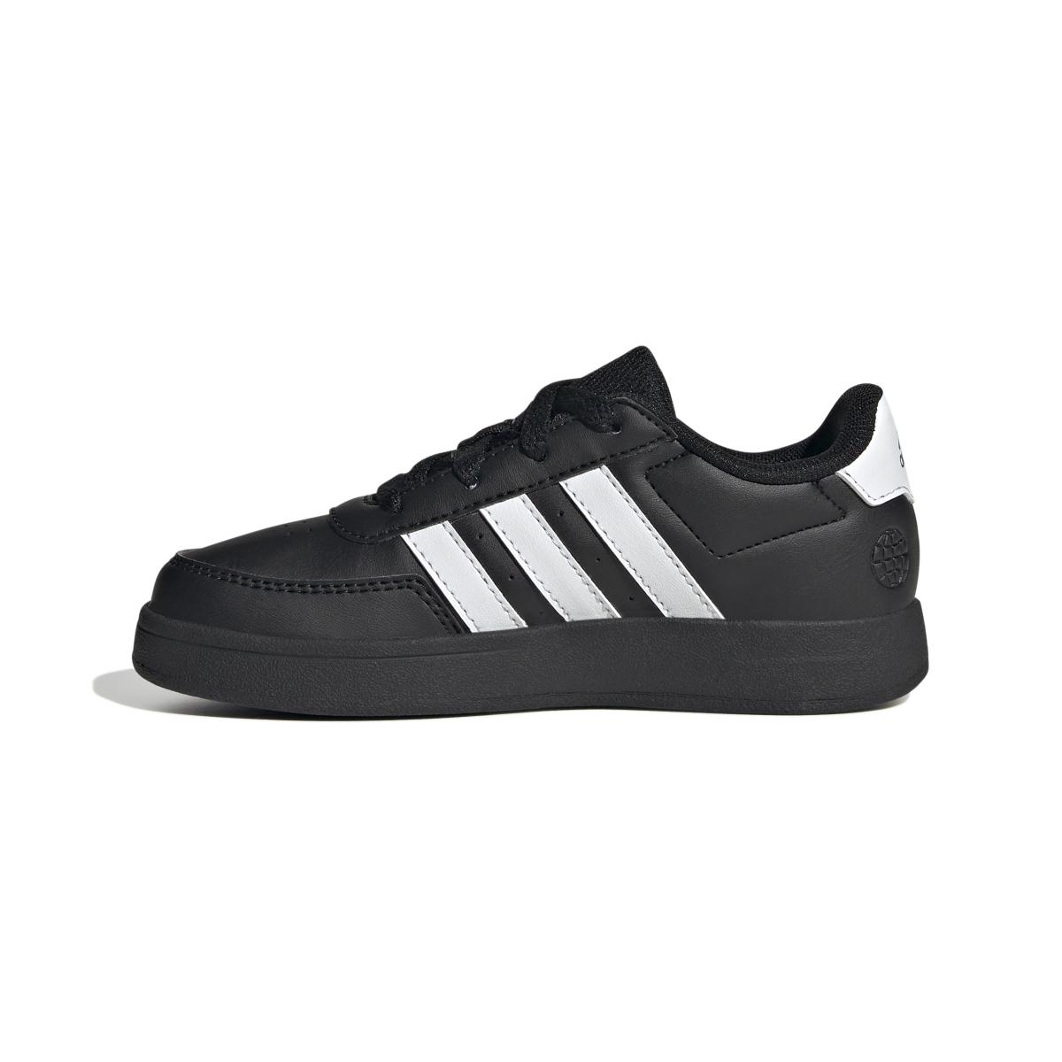 product/a/d/adidas_hp8961_5_footwear_photography_side_medial_center_view_white-nw052424.jpg