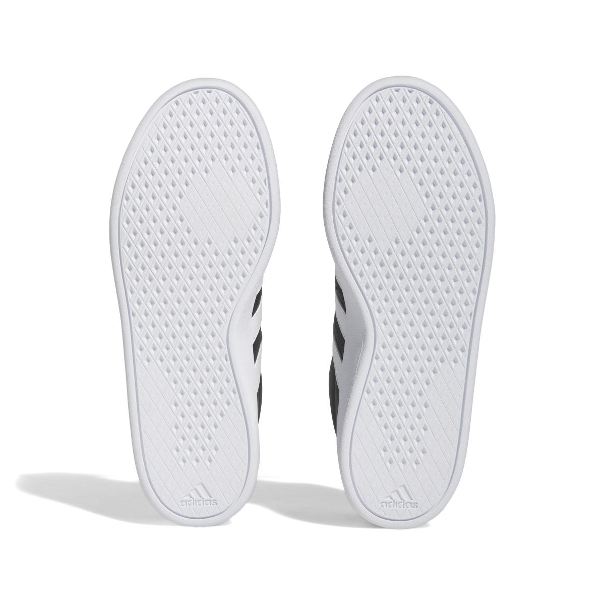 product/a/d/adidas_hp9425_4_footwear_photography_bottom_view_white-nw052424.jpg