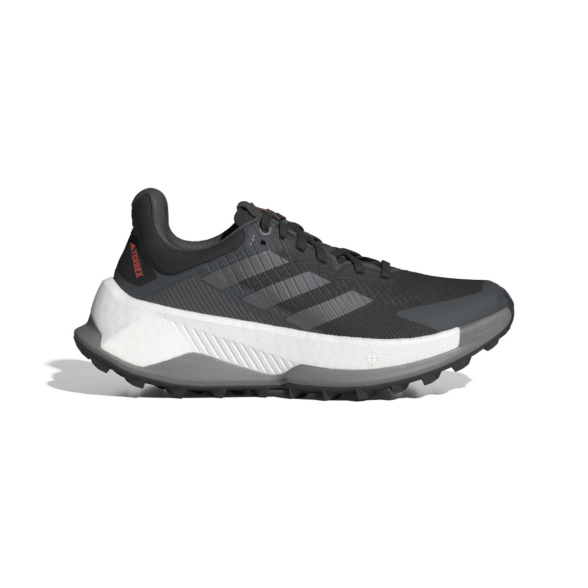 product/a/d/adidas_ie8456_1_footwear_photography_side_lateral_center_view_white.jpg