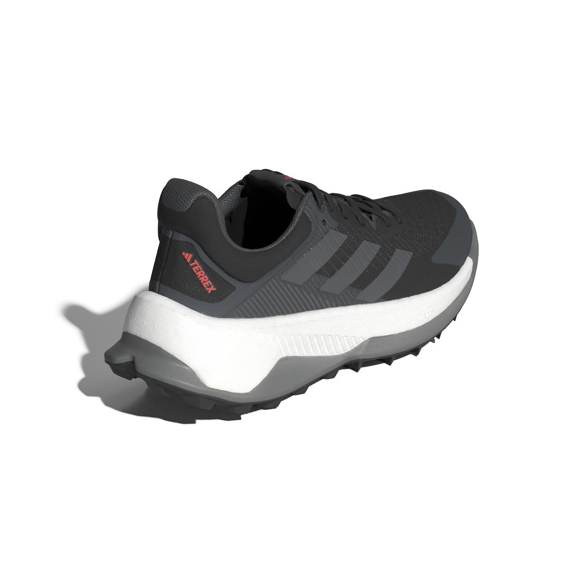 product/a/d/adidas_ie8456_7_footwear_photography_back_lateral_top_view_white.jpg