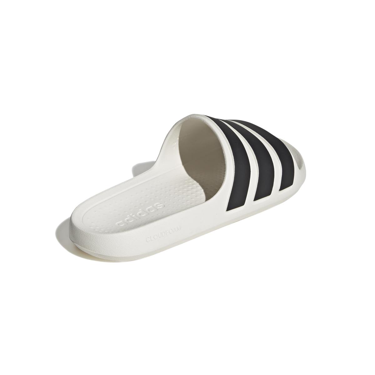 product/a/d/adidas_ig6858_7_footwear_photography_back_lateral_top_view_white.jpg