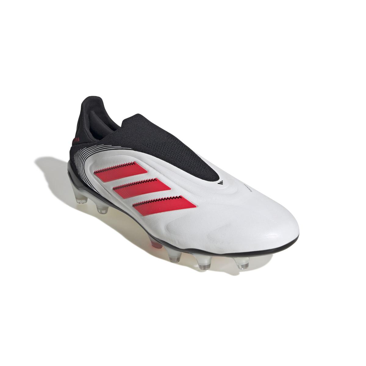 product/a/d/adidas_ih0076_5_footwear_photography_front_lateral_top_view_white-nw091625.jpg
