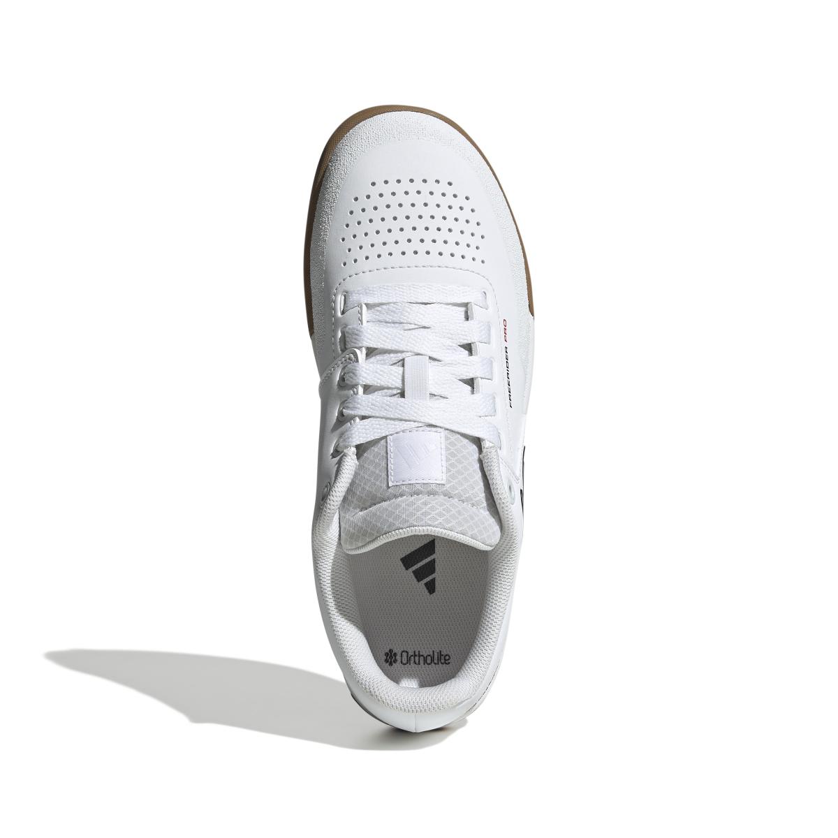 product/a/d/adidas_ih0815_3_footwear_photography_top_portrait_view_white-nw091625.jpg