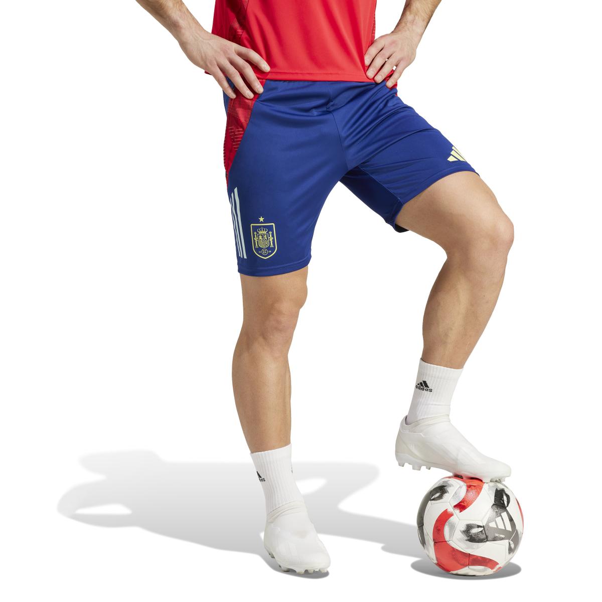 product/a/d/adidas_ip6415_5_apparel_on_model_walking_view_white-nw032524.jpg