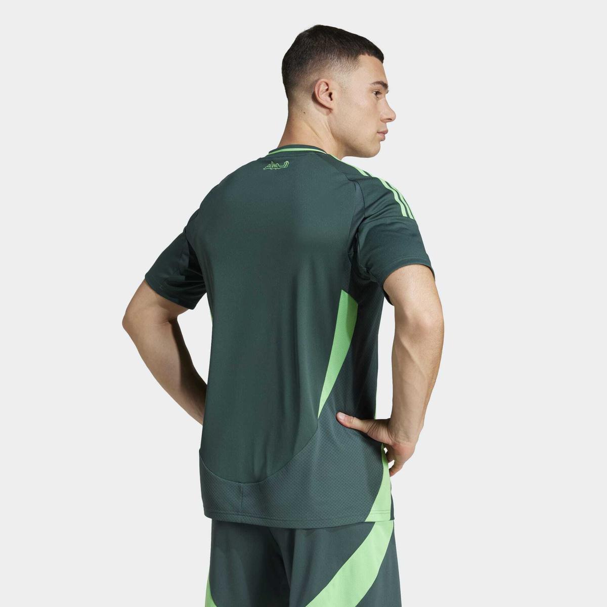 product/a/d/adidas_it2733_green_2.jpg