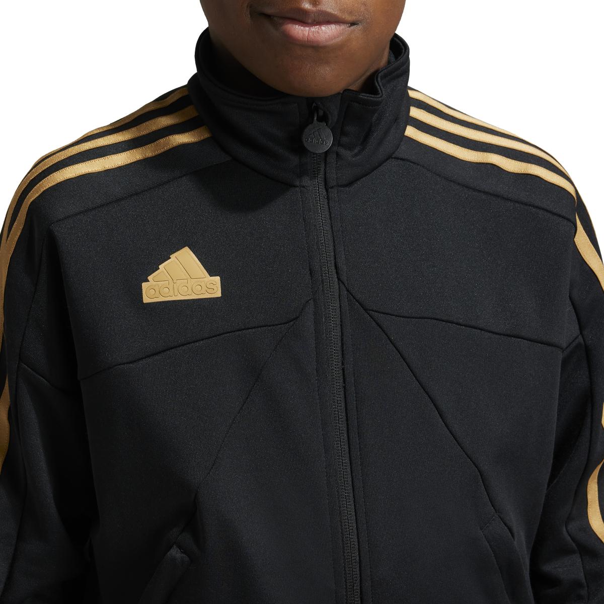product/a/d/adidas_iw1529_4_apparel_on_model_detail_view_1_white.jpg