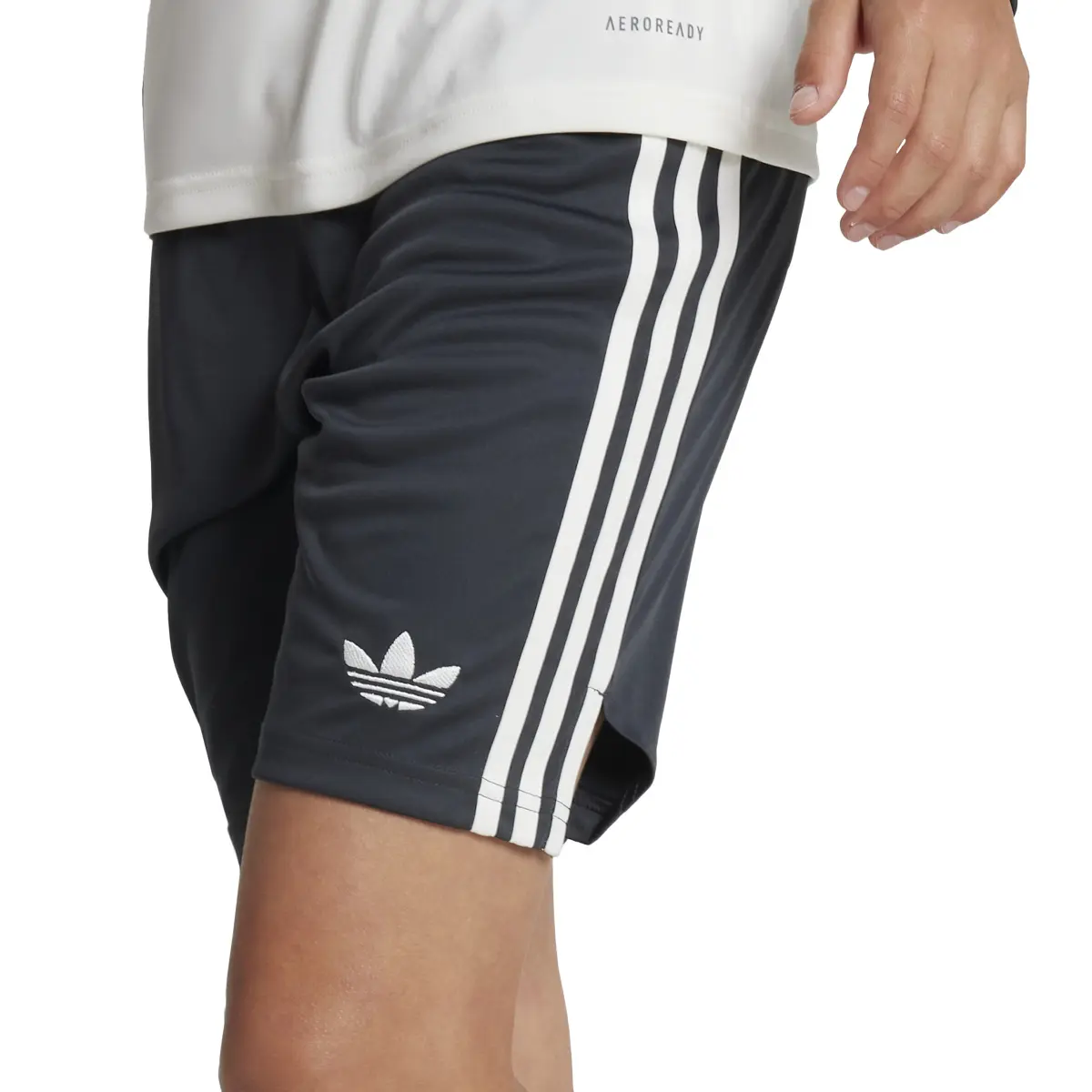 product/a/d/adidas_iy7800_6_apparel_on_model_detail_view_1_white-nw112824.jpg