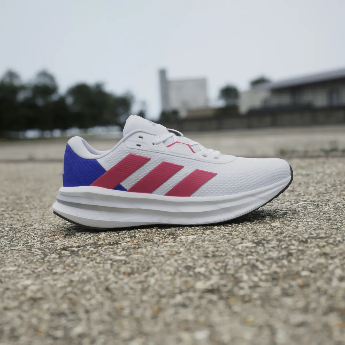 product/a/d/adidas_ji4600_16_footwear_photography_heromrktng_view_3-nw091625.jpg