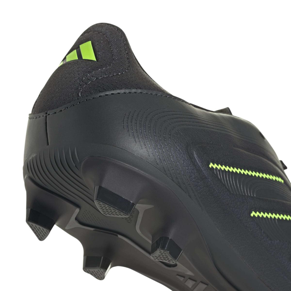 product/a/d/adidas_jr2897_7_footwear_photography_detail_view_1_white-nw091625.jpg