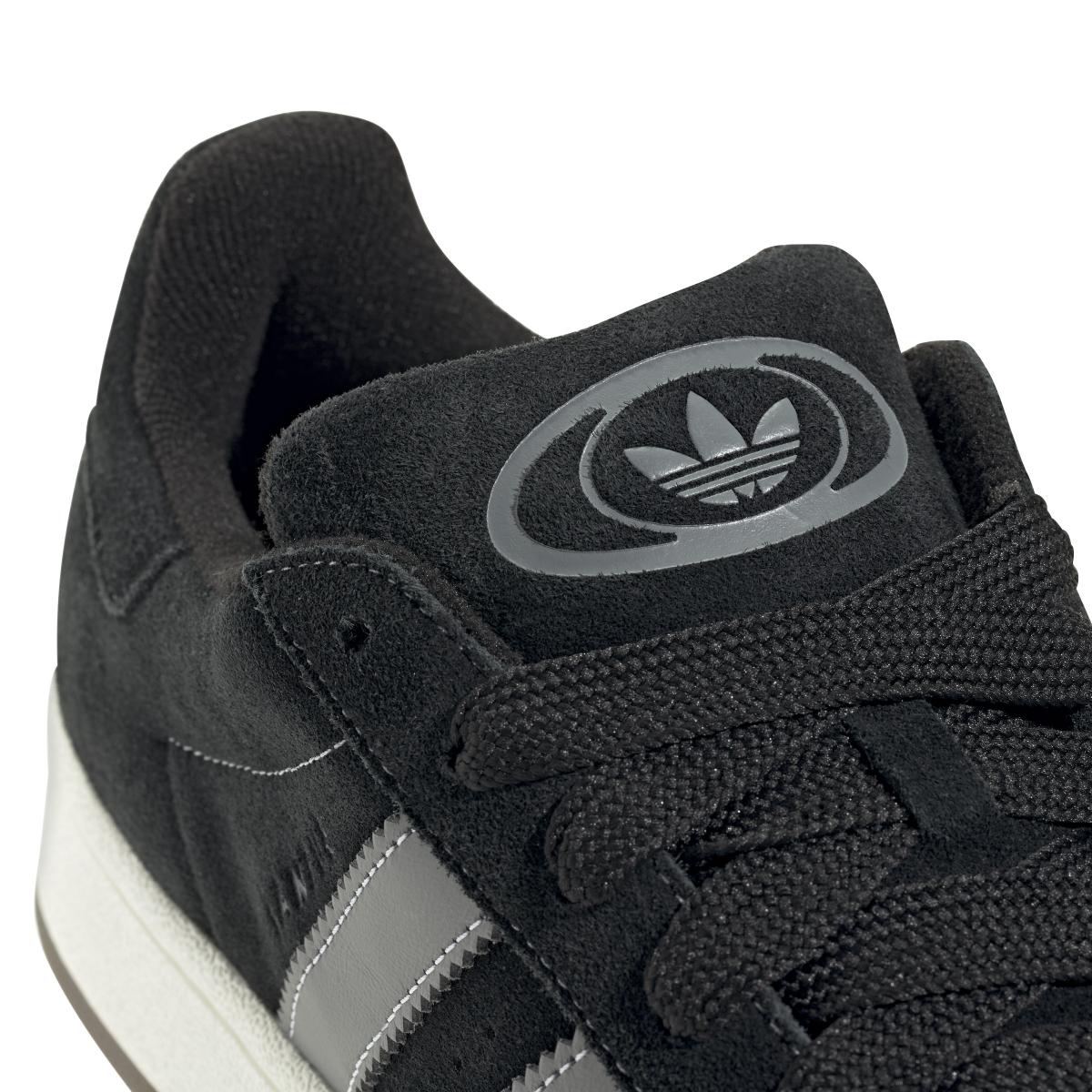 product/a/d/adidas_jr8173_8_footwear_photography_detail_view_1_white.jpg