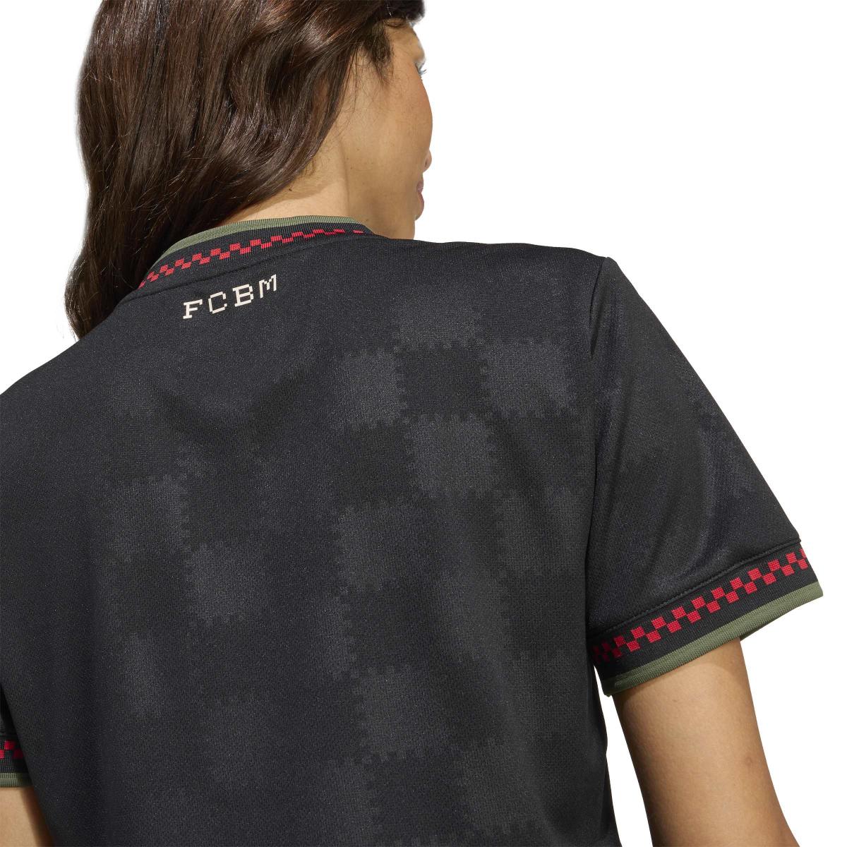 product/a/d/adidas_ke6800_7_apparel_on_model_detail_view_2_white.jpg
