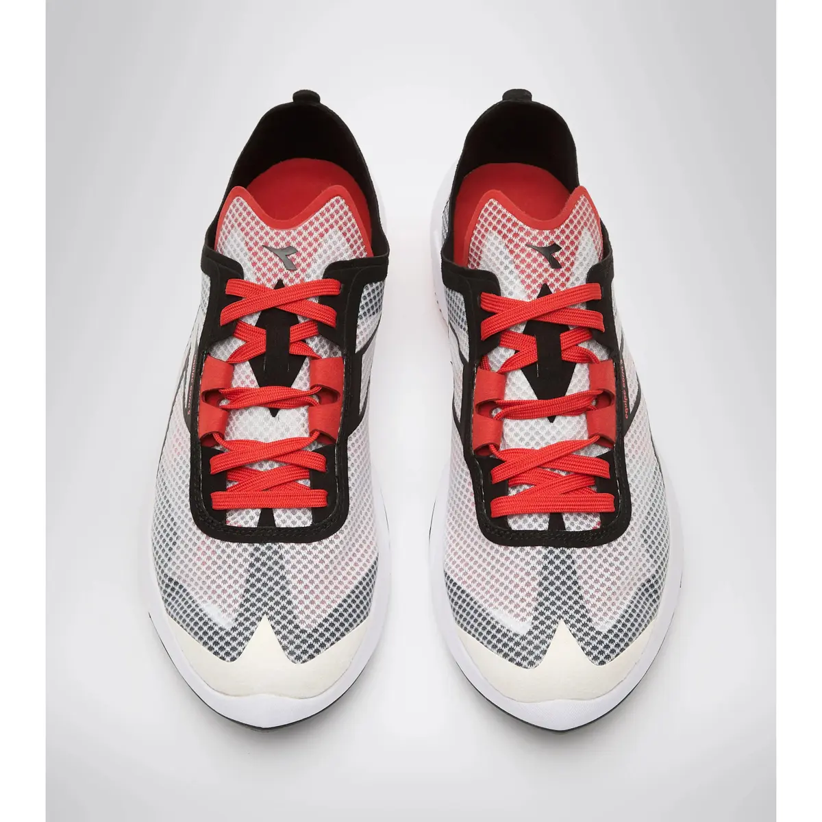 product/d/i/diadora_101.178396-c6714_white-black-fiery-red_2.jpg