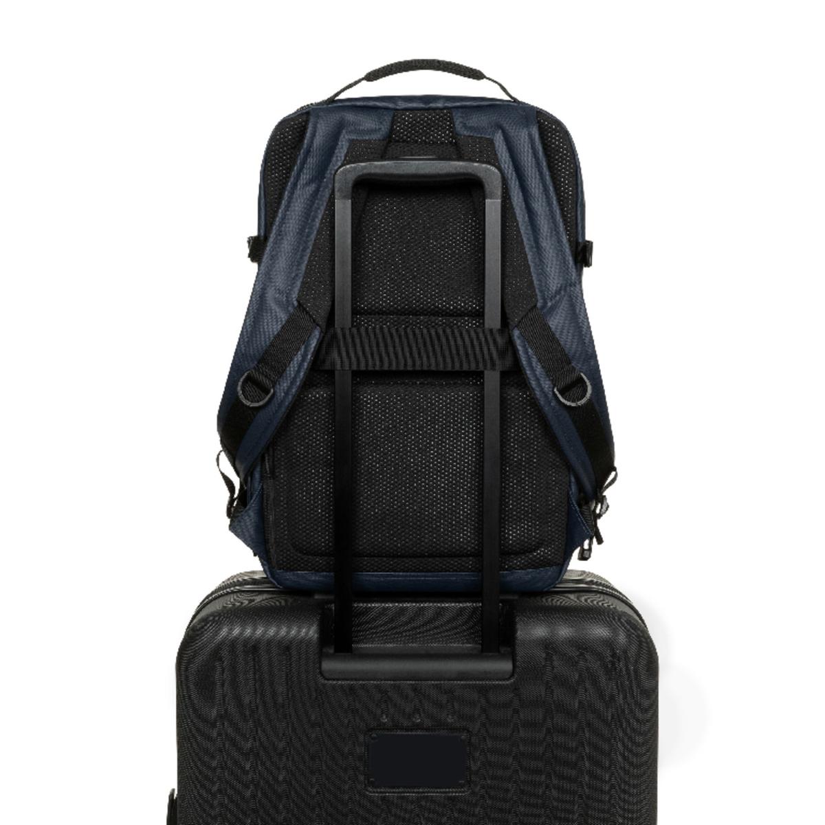 product/e/a/eastpak-ek00091d4z0-cnnct-admiral-3.jpg