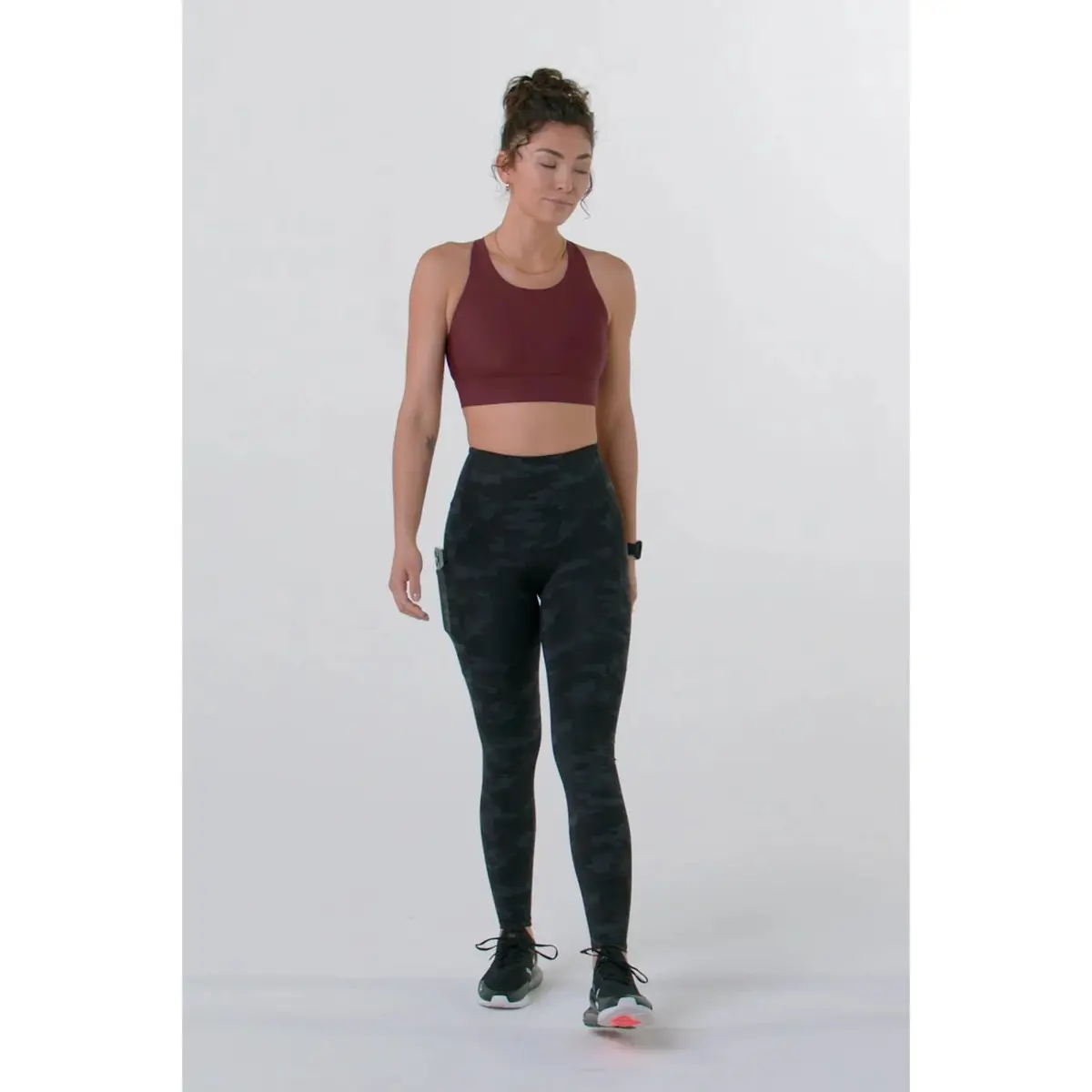product/f/a/fabletics_ba2149174-0001_black_5.jpg
