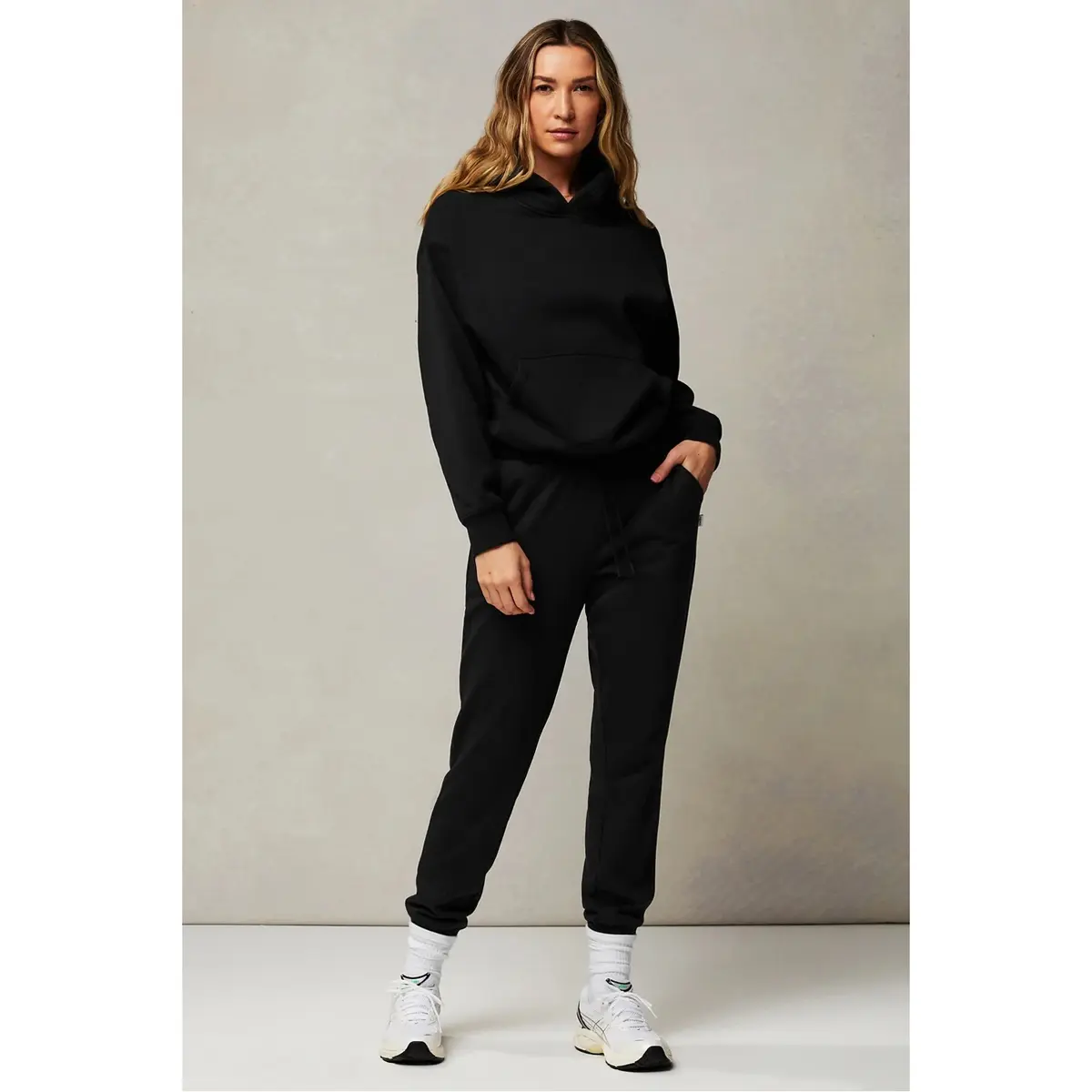 product/f/a/fabletics_ls2457864-0001_black_3.jpg