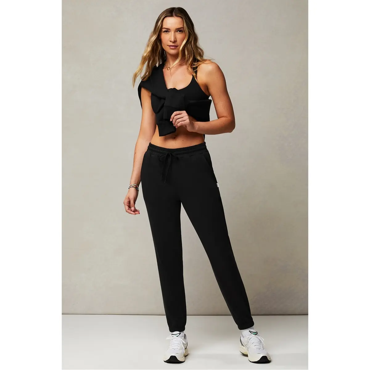 product/f/a/fabletics_pt2457974-0001_black_3.jpg