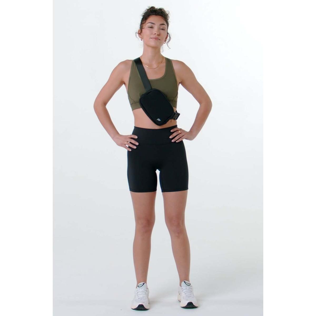 product/f/a/fabletics_so2355219-0001_black_5.jpg