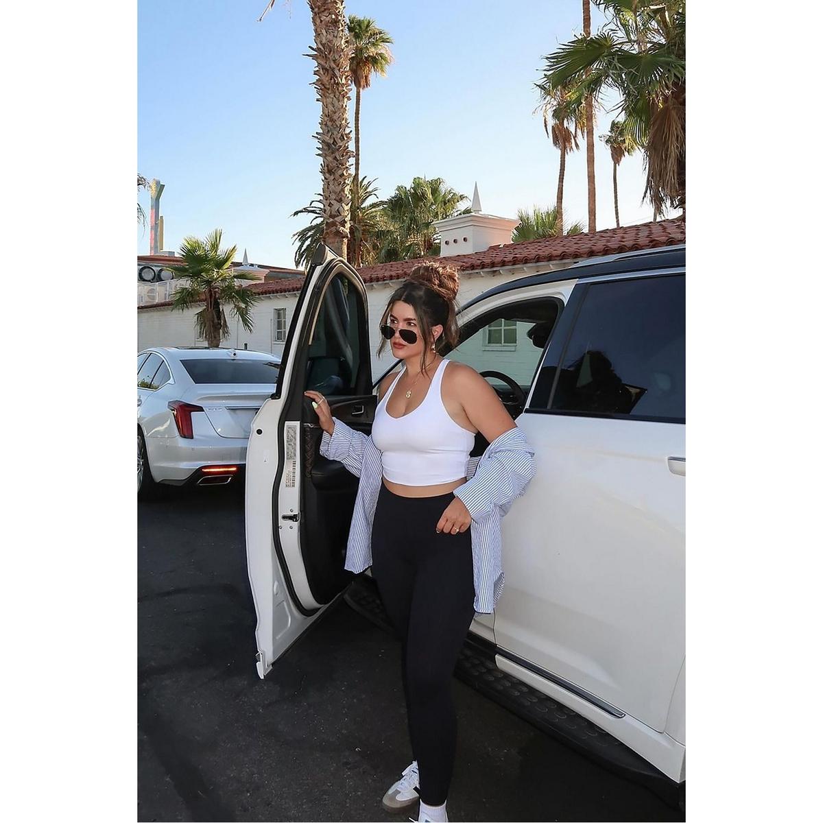 product/f/a/fabletics_tk2458598-3570_classic-white_5.jpg