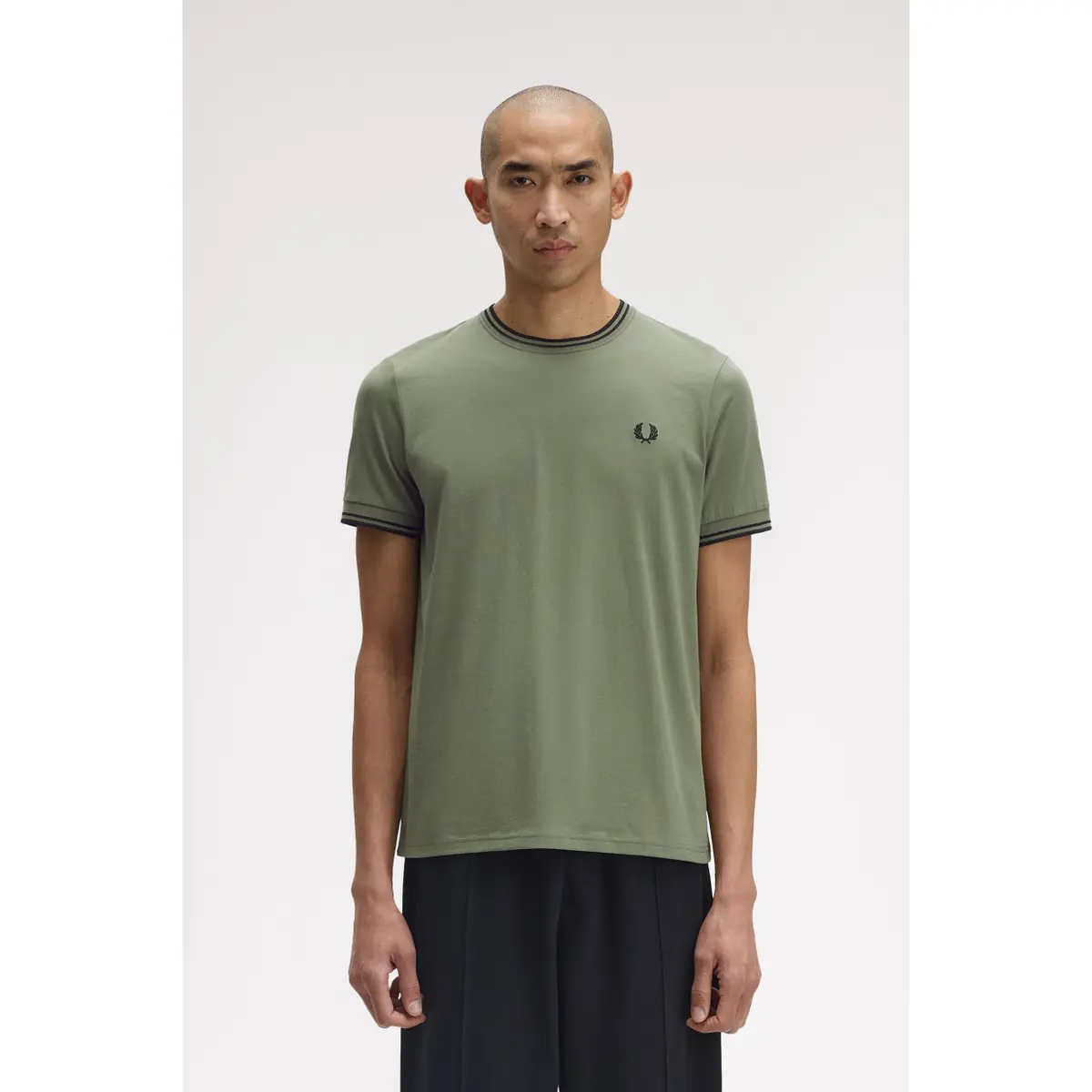 product/f/r/fred-perry_fpm1588v_z50_v2_q325_mod1_front.jpg