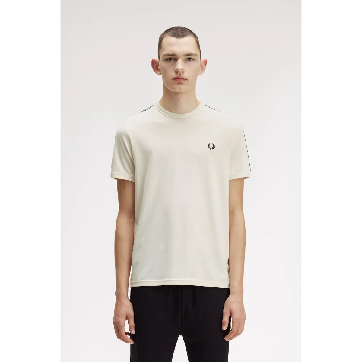 product/f/r/fred-perry_fpm4613-729_ecru-bleu-fonce_3.jpg