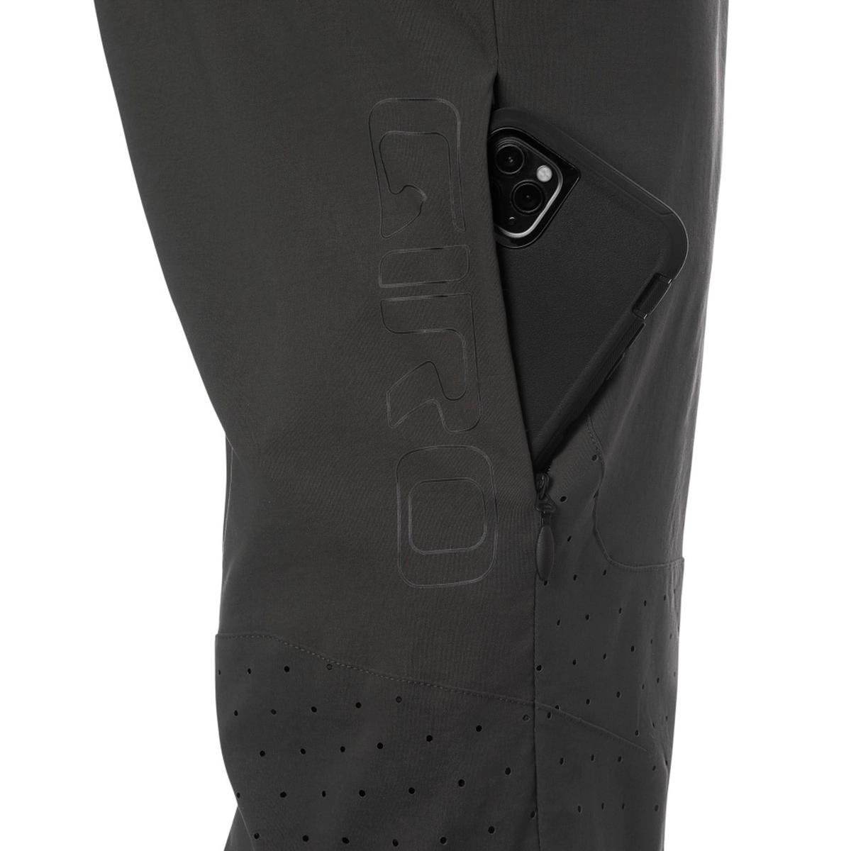 product/g/i/giro_7097679_black_3.jpg