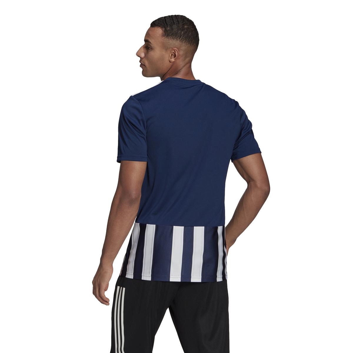 product/g/n/gn5847_app_on-model_back_white.jpg