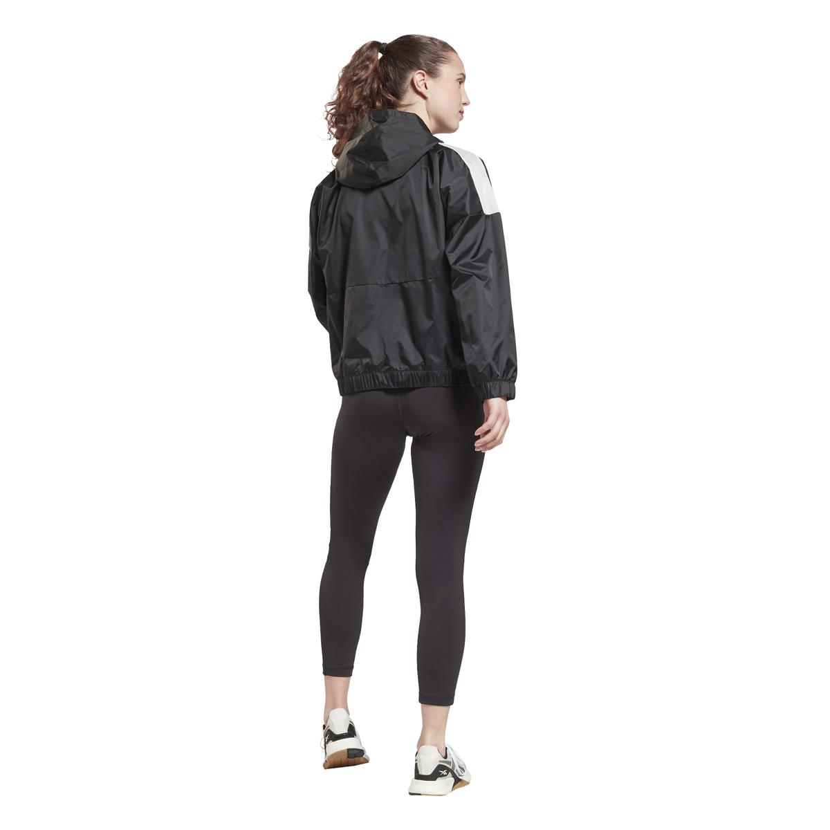 product/g/s/gs9358_app_on-model_back_white.jpg