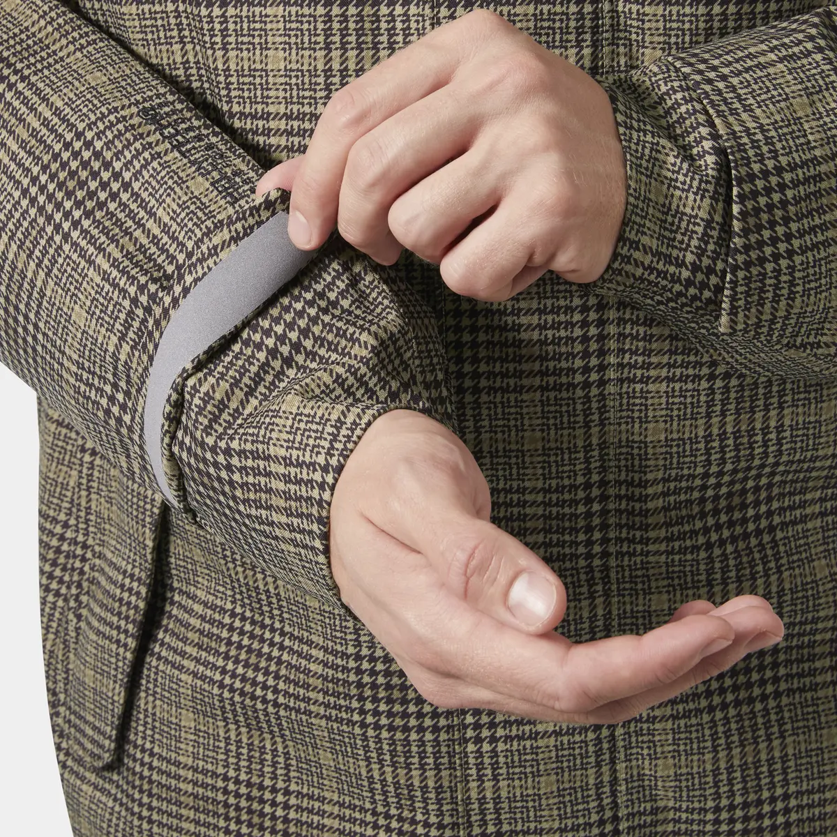product/h/e/helly-hansen_54488-757_pebble-broxburn-plaid-aop_4.jpg