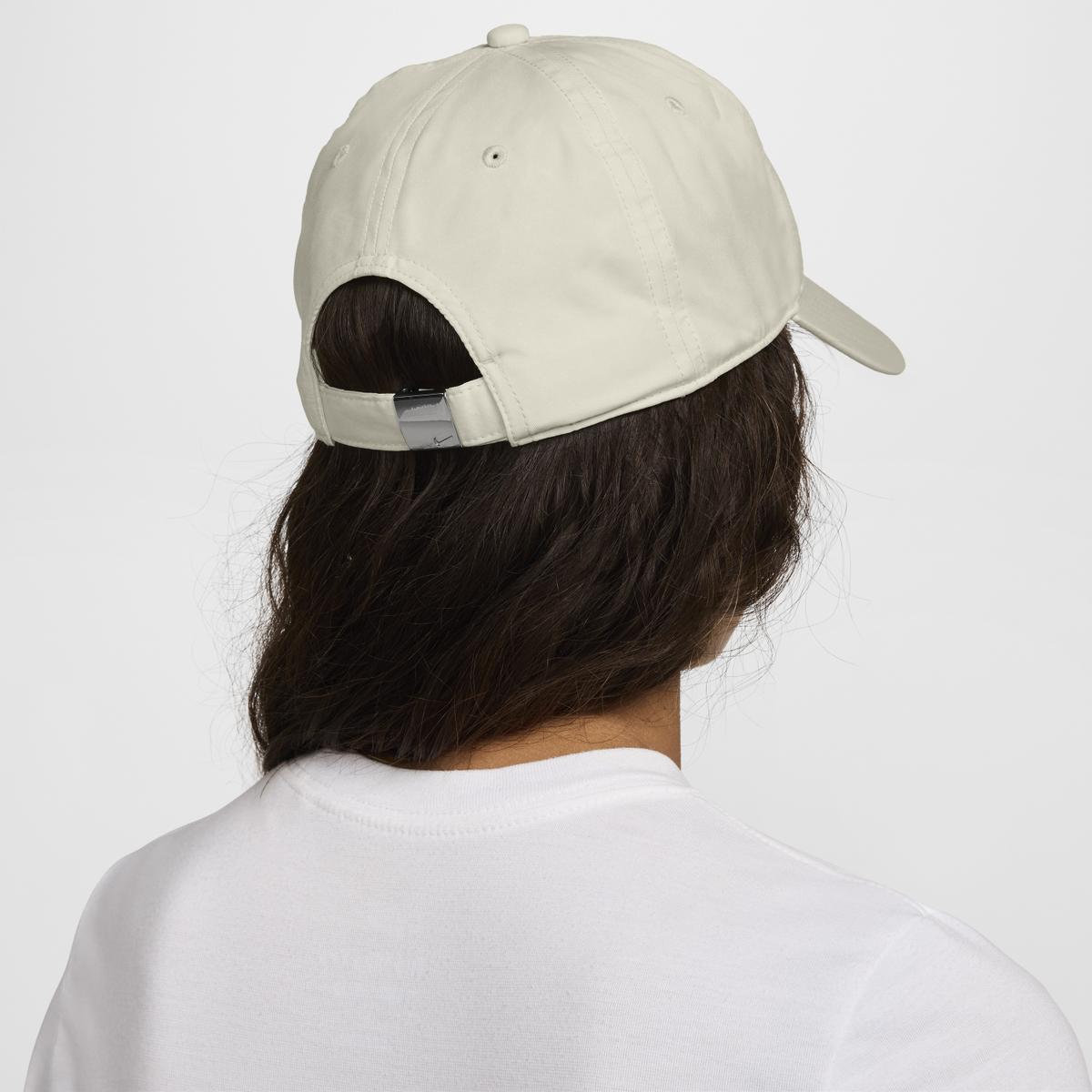 product/n/i/nike_fb5372-072_light-bone-metallic-silver_10.jpg
