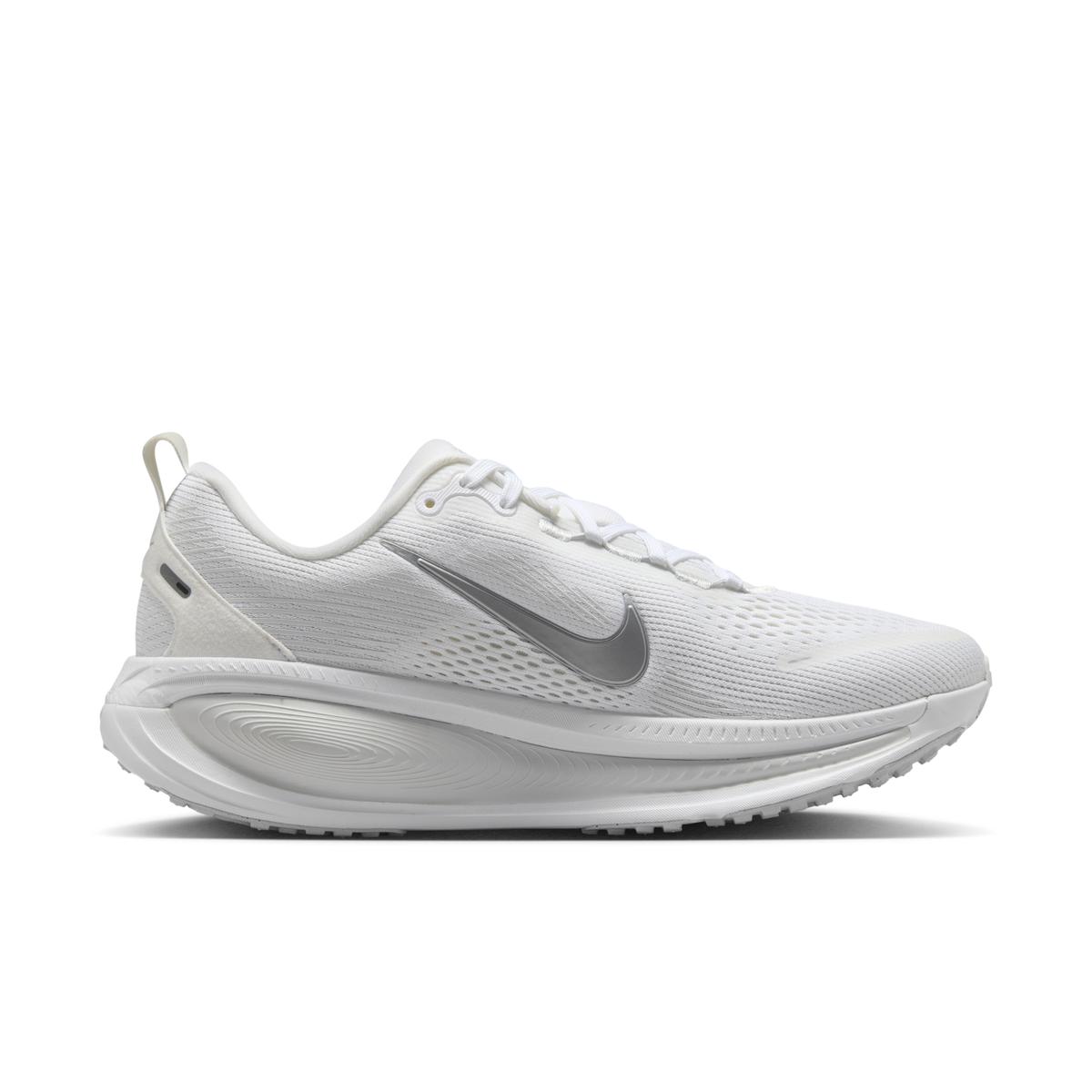 product/n/i/nike_hm6804-104_white-metallic-silver-photon-dust_4.jpg