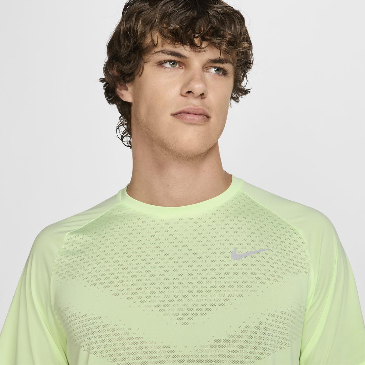 product/n/i/nike_hv5203-701_barely-volt_3.jpg