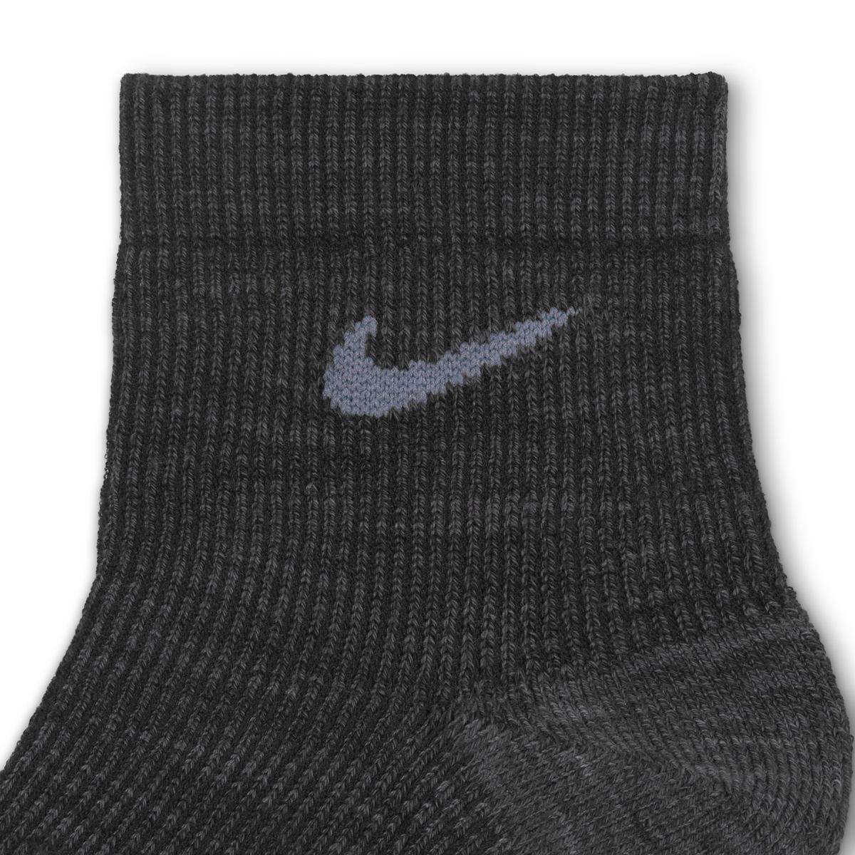 product/n/i/nike_hv6897-900_gris-noir_1.jpg